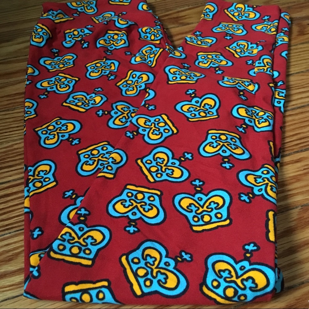 With bundle of 3 only please. Lularoe OS royal crown 👑 leggings!